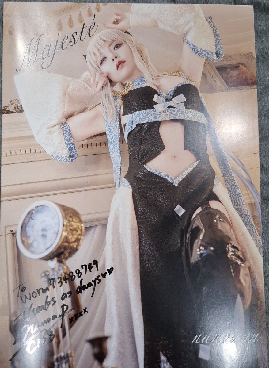 worm73488749's tweet photo. @nanoann_ 海外から注文したなのあん大人の写真集がやっと届いた🥹 https://t.co/3muvB7EZnt