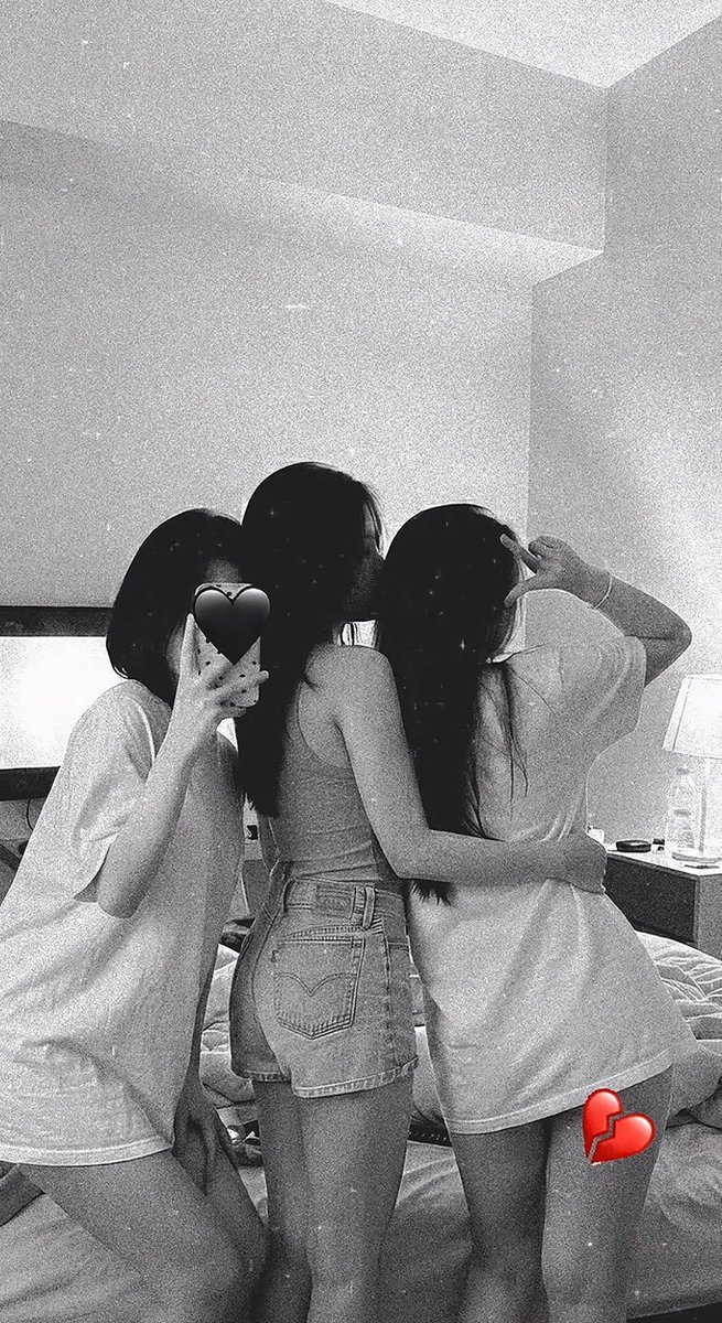 prisheylla's tweet photo. 4some?😭 https://t.co/zCU8juCyJT