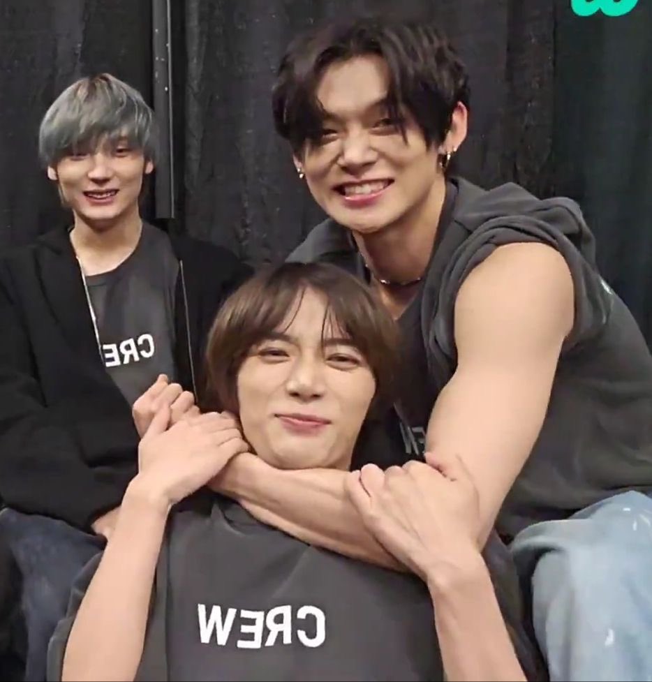 913kkyu's tweet photo. why do they always find themselves in this exact same position and why does beomgyu seem to enjoy it every time https://t.co/bNhfCenXd7