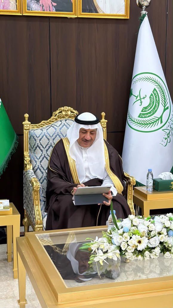 aln3mh2024's tweet photo. اطلع سعادة محافظ القريات الدكتور طلال التمياط على برامج ومشاريع جمعية البركة للأمن الغذائي اثناء لقائه برئيس مجلس إدارة جمعية البركة للأمن الغذائي بالقريات الدكتور/ محمد الريض واعضاء المجلس الذي بيّن دور الجمعية في حفظ فائض الطعام وتحقيق الأمن الغذائي والحد من الهدر الغذائي ، كما اطلع سعادته على التقرير الختامي لاعمال الجمعية لعام ٢٠٢٥ ، وتضمن اللقاء تدشين تطبيق «لتدوم» المقدم من هيئة الأمن الغذائي وحملة «بلا هدر» ضمن جهود الجمعية في نشر الوعي وتعزيز الممارسات المستدامة في حفظ الغذاء والحد من هدره.

#جمعية_البركة_للأمن_الغذائي