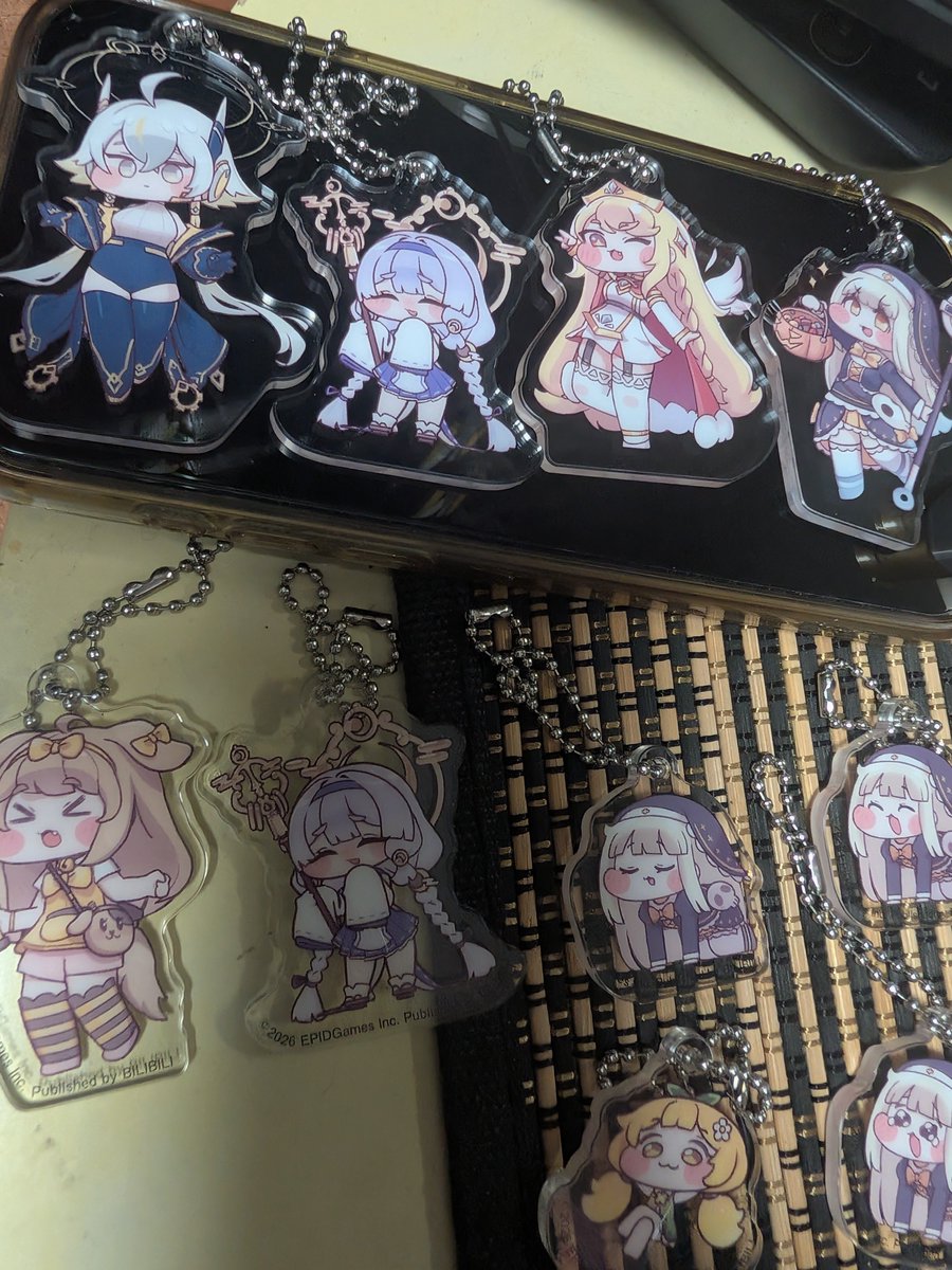 iyoadd's tweet photo. ファミマのキーホルダー5種ｘ２で
9種揃ってるのは引きが良き(*´ω｀*) https://t.co/ypdYa3uEfl