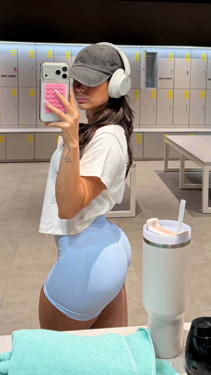Sweetynickyy's tweet photo. who want me (seriously) https://t.co/VOrDKz1xLE