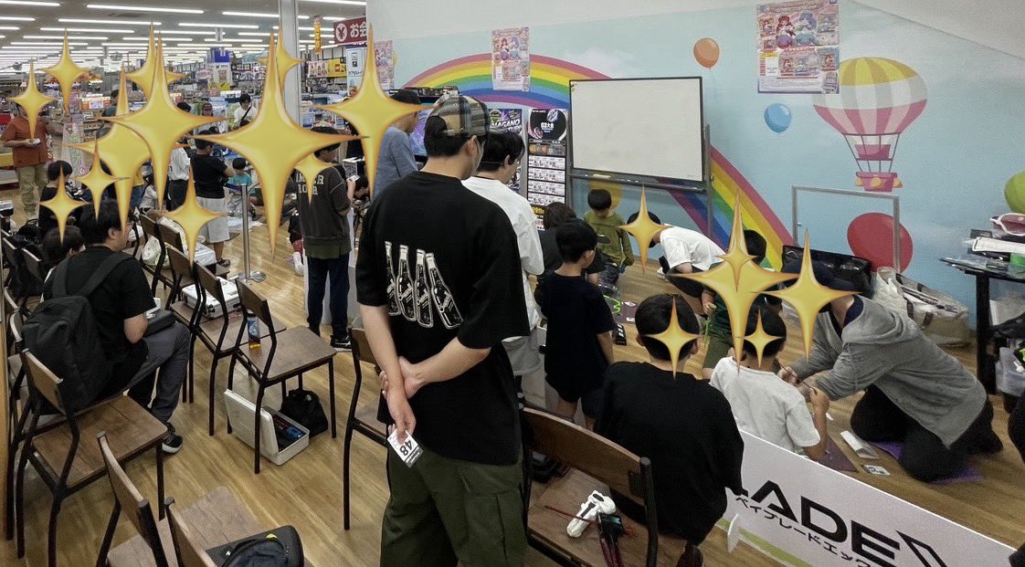 GaSDWHdGyI69097's tweet photo. 第5回長野市交流会無事閉幕！
過去最多人数の大盛況🤩
ﾌﾞﾛｯｸ、ﾄｰﾅﾒﾝﾄ、ﾌﾘｰﾊﾞﾄﾙ、お楽しみ企画を開催し大変盛り上がりました🙌
県外最強の方々も参戦してくれたり、常連さん、初参加の方も！参加者の皆様感謝です✨
運営協力、お店の方々ありがとうございました✨
#ベイブレードX https://t.co/YGzPiQzspX