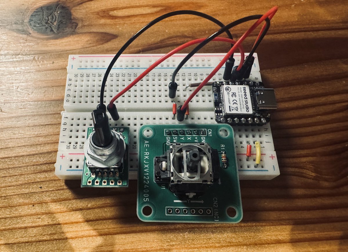 Akitobld's tweet photo. FF14用のスティック付きキーボードを検証
スティックの傾きを閾値処理してWASD入力に変換したら使えそう https://t.co/z3QadjbcQx