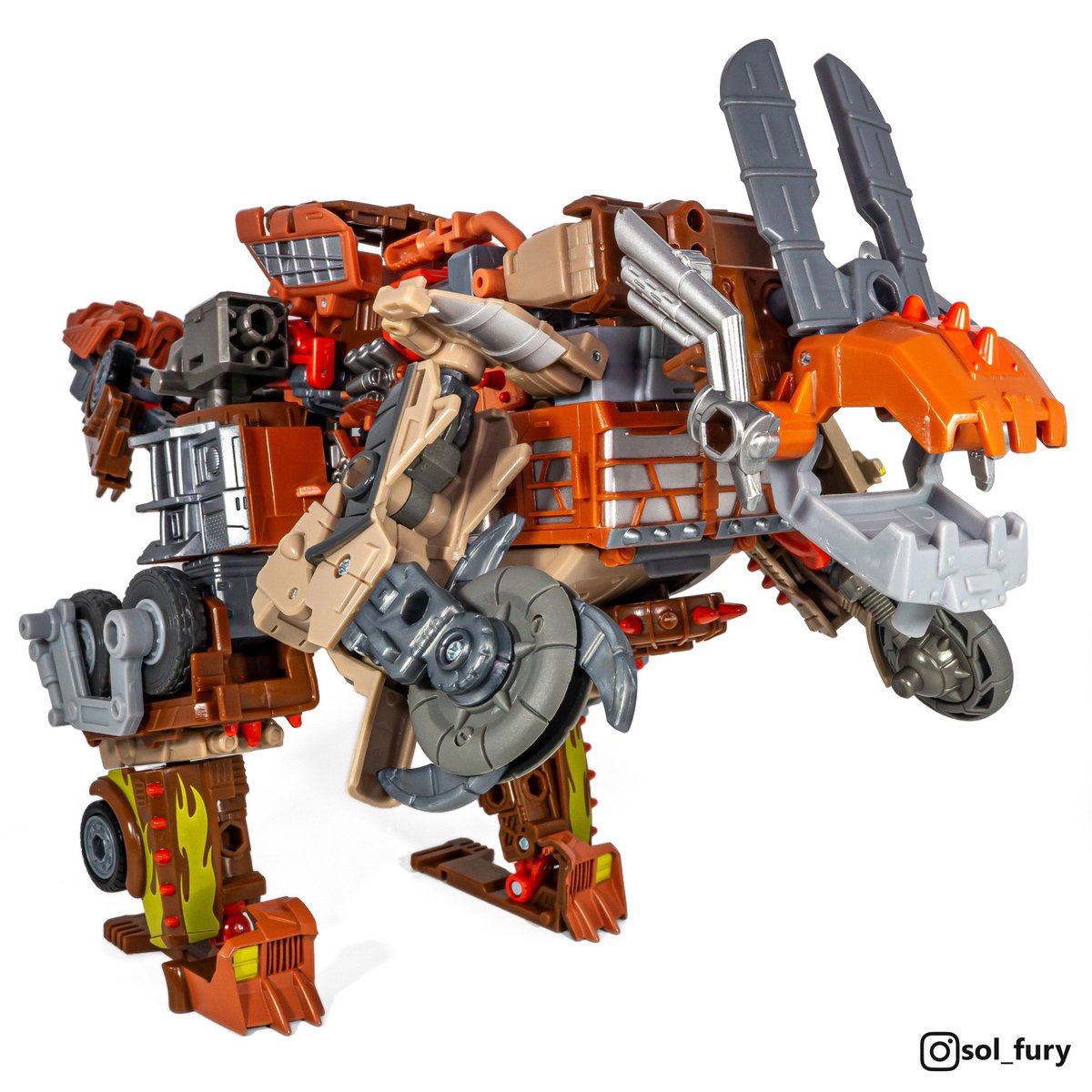 SolFury's tweet photo. "You crazy carbot, I don't know whether to eat you or kiss you."

Junkasaurus - Transformers Legacy Evolution (Combiner, 2023) 

#transformers #toyphotography #transformerstoys #transformerslegacy #transformersgenerations https://t.co/Y2etmeppO3