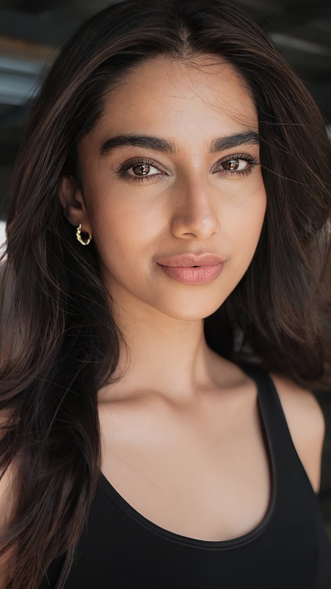 Actresspicturee's tweet photo. Meenakshi chaudhary

#MeenakshiChaudhary #meenakshi #telugu #actress #teluguactress #actressphoto #actresshd #4kimages #ActressHub #bollywood #tollywood #tiktok #instagram #x #teluguleaked #trending #viral https://t.co/cHfB9uD4zM