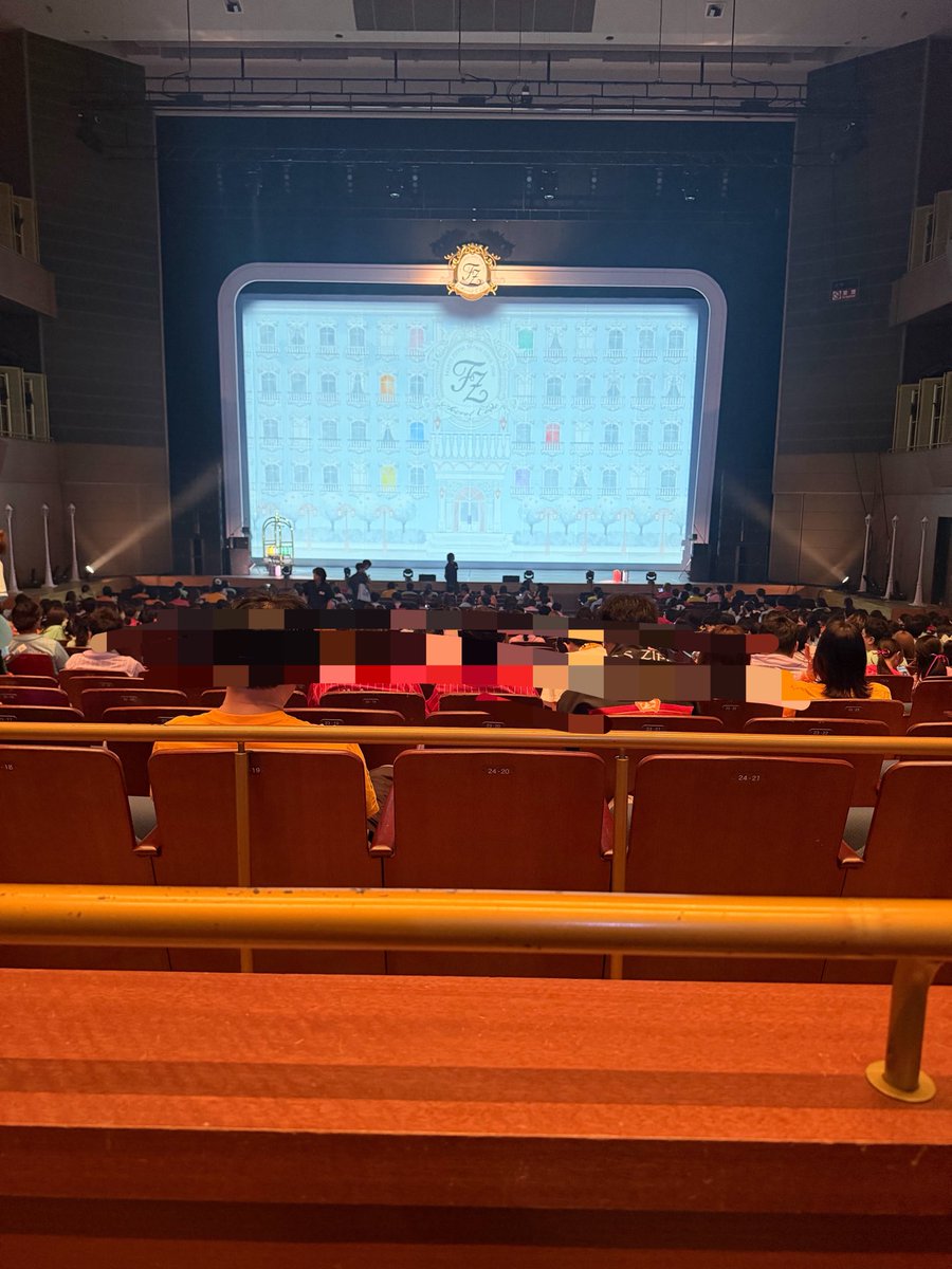 noguota's tweet photo. 26.09.21 ふるっぱー三重公演

○ファンもメンバーもみんなキッラキラでおじさんには眩しすぎた
○メンバーみんな可愛かったけど特に鎮西さんの可愛さとオーラ異常じゃね？こんな凄まじかったっけ
○完璧は若い女の子たちの多くがちゃんとイエッタイガーファイボワイパーをバカでかい声でやっててびっくりした、すごかった
○うぇるふるってNEWバージョンいつのまにか出てたのね
○にゅーかわは西宮とか亀戸のリリイベ思い出した、懐かしいね
○キミコイは東体、はちゃわちゃは宮古島の思い出が個人的に強い
○最近の曲多かったなあ
○好みかどうかは別として全体的にパフォーマンスのクオリティ高かった
○とはいえ、楽曲そのものの良さを前面にというより世界観を売る感が強かった印象でライブというより舞台（ショー）っぽいのかな