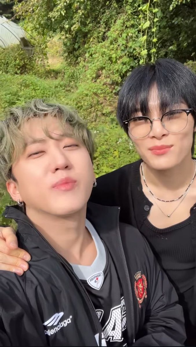 KikitaFudida's tweet photo. Uma especial #EvanSang, #ChangIN e #Seokbin au onde:
O Karma atinge Heeseung e ele se vê na situação em que seus dois filhos saem com caras mais velhos.
| Capitulo especial 100k! | https://t.co/pTrn4Ku2BS