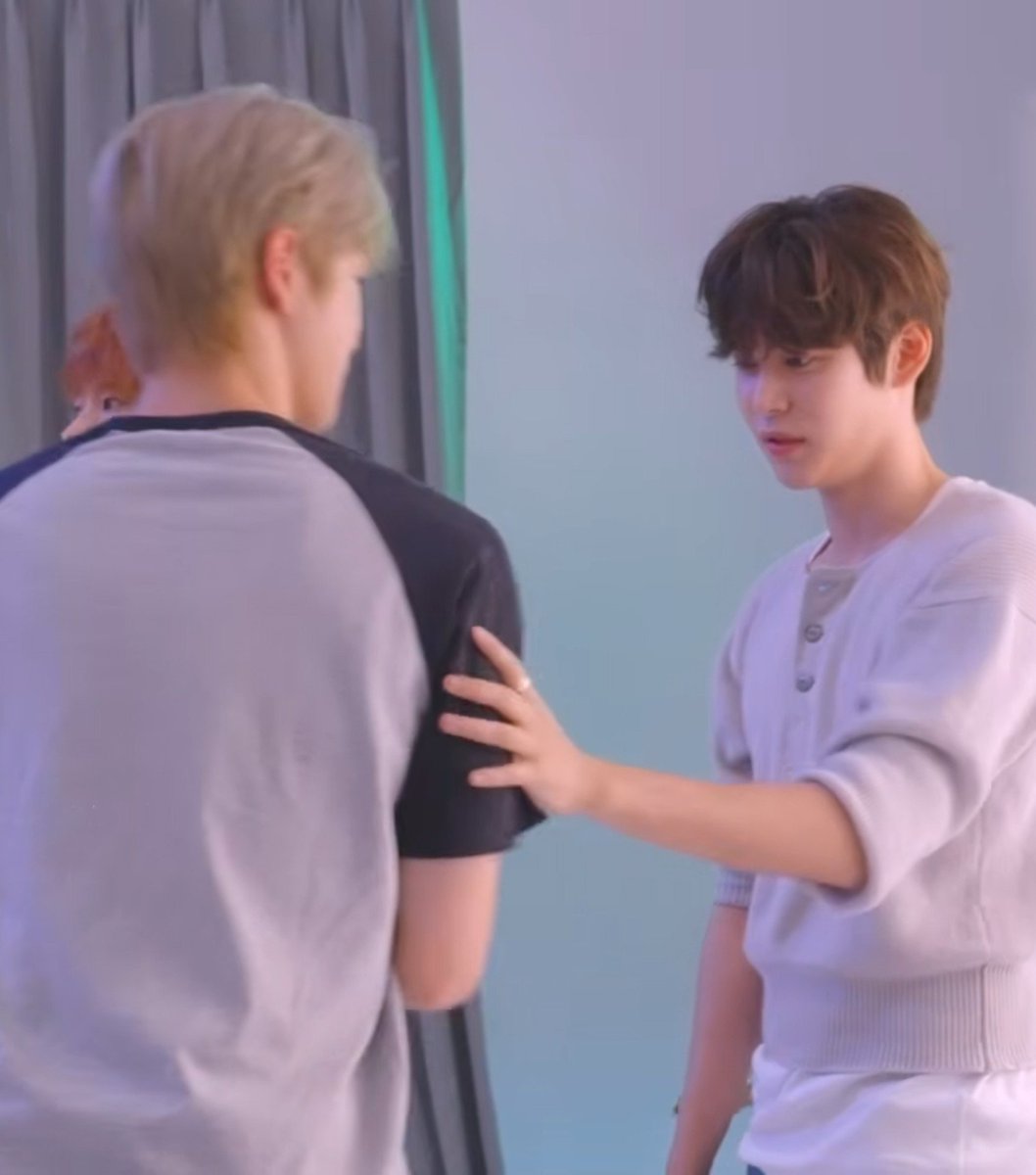 rkswoqdksla's tweet photo. 서로한테만   가능띄우는  십헤테로들이라  이럴때  BL감지력  0에 수렴하는거 존나웄김.. https://t.co/Ay7l7v6AHN