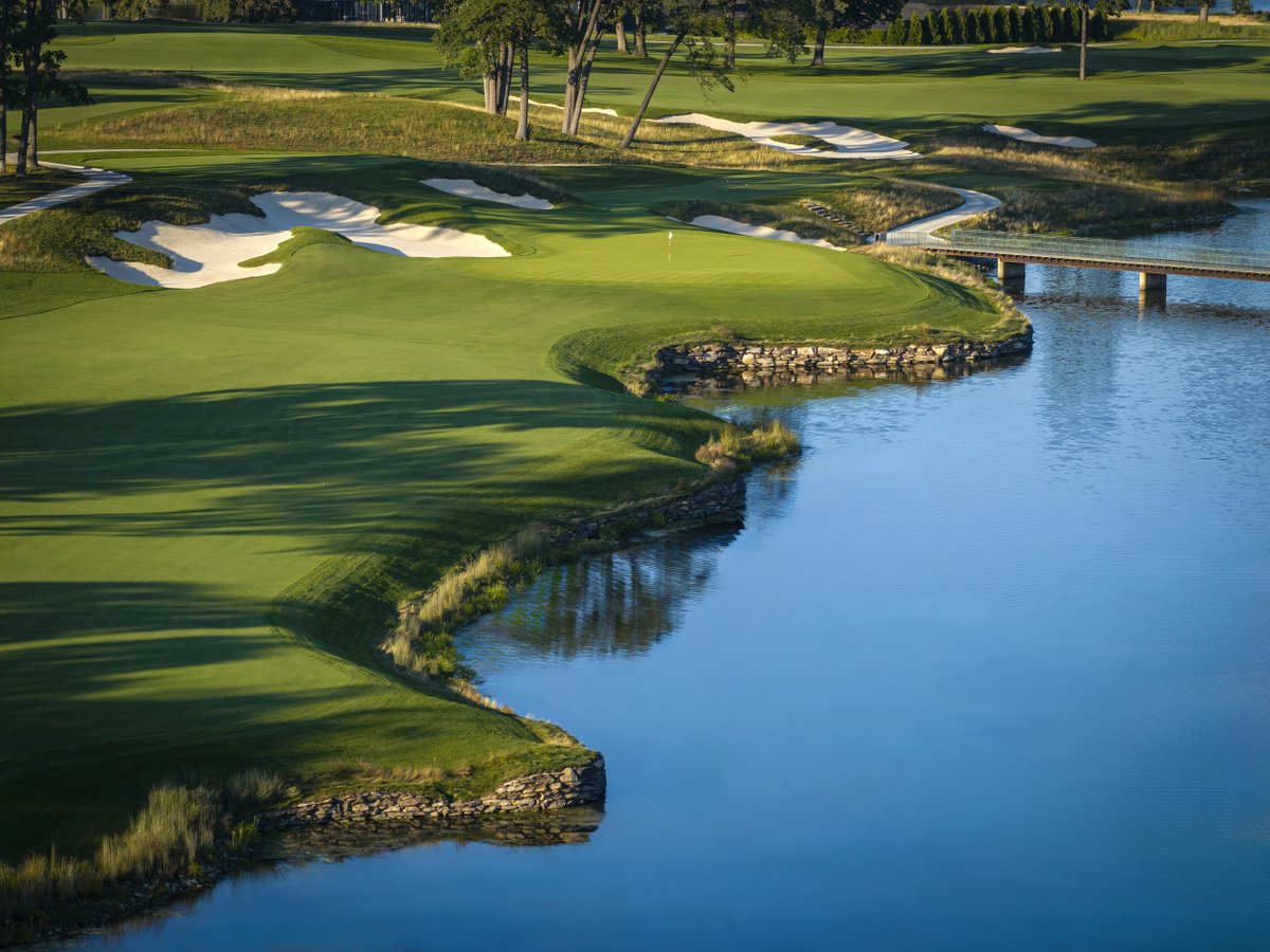 LINKSMagazine's tweet photo. At the 2026 @PresidentsCup, we get to admire what Geoff Ogilvy, Mike Cocking, Ashley Mead, and their team at @OCMGolf accomplished in redesigning @MedinahCC No. 3 outside of Chicago.

@anthonyjdear on the transformation from bland to bold: https://t.co/tpsabZdhil https://t.co/utBCruJvVb