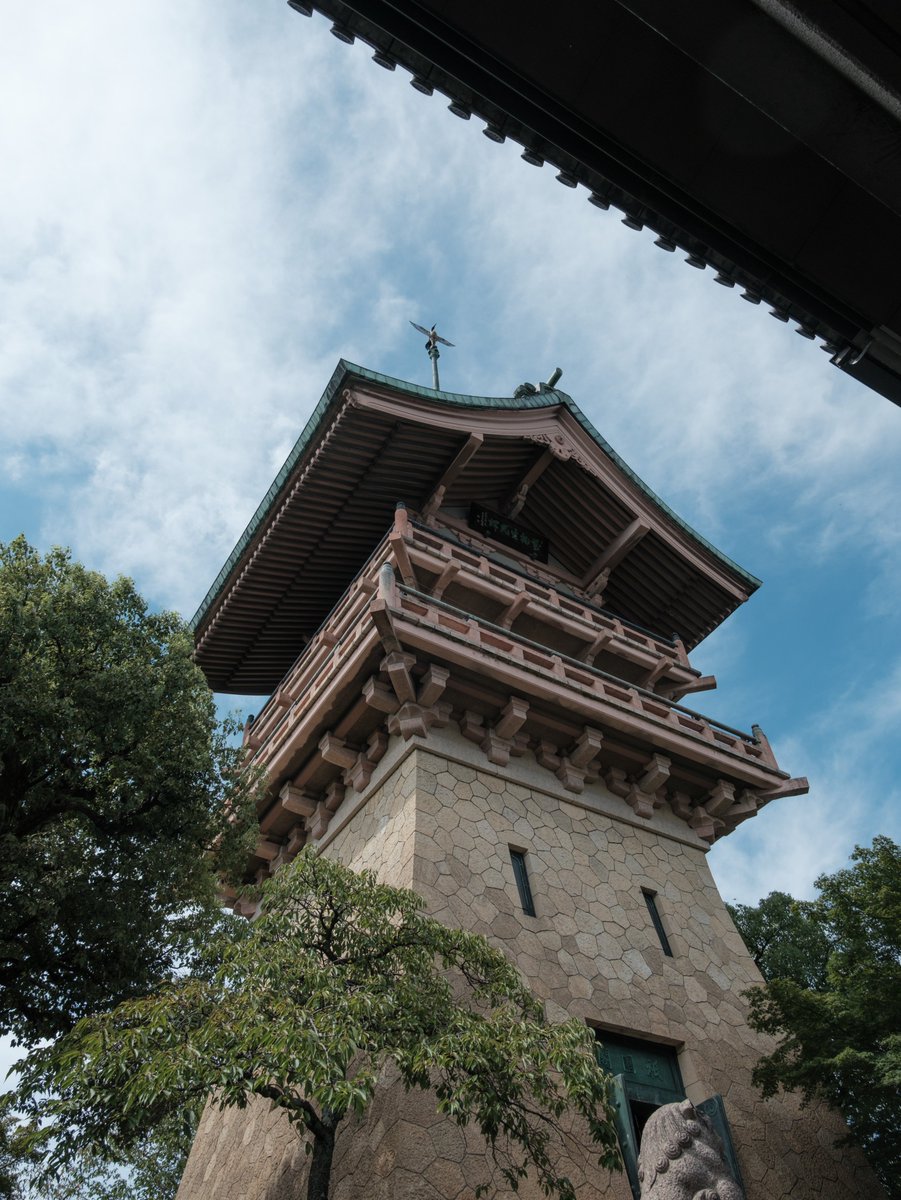 pico_micchi_cat's tweet photo. 観劇の翌日は京都へ。大雲院 祇園閣では魑魅魍魎の照明が迎えてくれました。

二寧坂の老舗では昼食替わりにおはぎをいただきました。外のにぎやかさとは対照的に店内はとても静か。タイミング良く待たずに入れました。亀山というぜんざいを注文している人が多かったので名物なのかな。 https://t.co/jRydbe6hdw