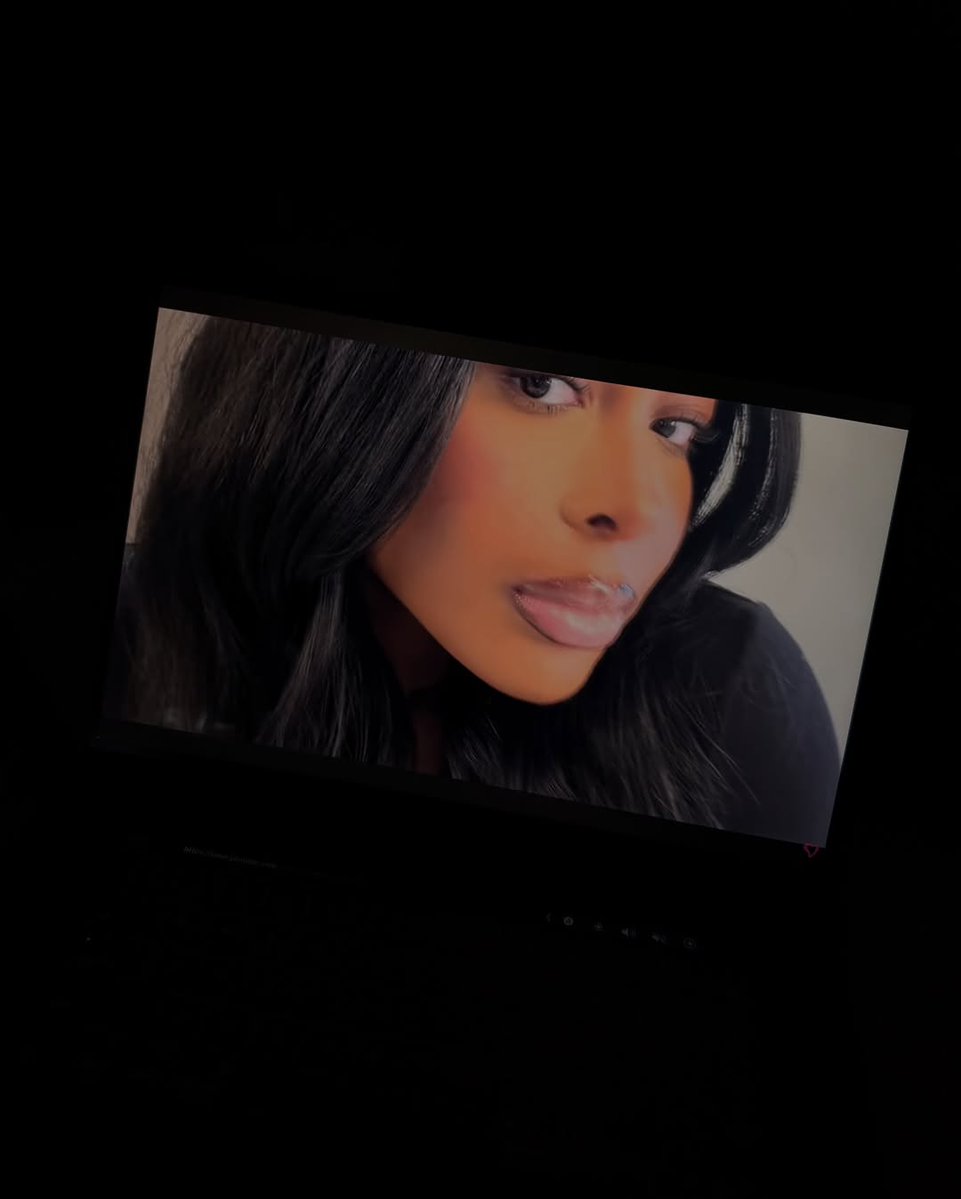 jaydacheavex1ez's tweet photo. just a boss b* in her elements. https://t.co/phPZMOURqD