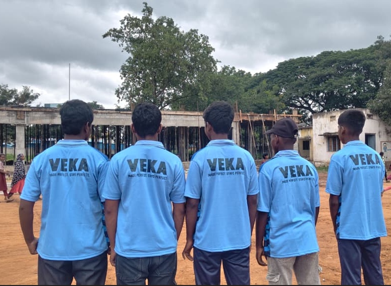 VEKAPvtLtd's tweet photo. What made it even more special? Our team attended the event in person, cheering the students on—and was warmly felicitated by SGF Hatnoora Mandal for VEKA's contribution to youth sports development.

#VEKAIndia #CSR #SportsForAll #YouthEmpowerment #CommunityImpact https://t.co/5qyExYhv85