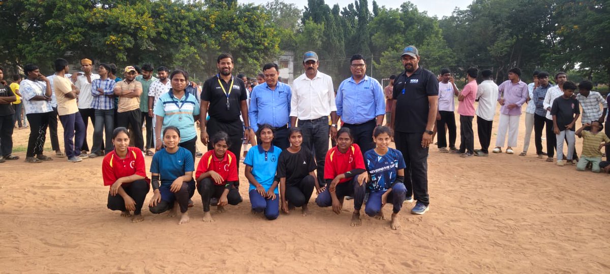 VEKAPvtLtd's tweet photo. What made it even more special? Our team attended the event in person, cheering the students on—and was warmly felicitated by SGF Hatnoora Mandal for VEKA's contribution to youth sports development.

#VEKAIndia #CSR #SportsForAll #YouthEmpowerment #CommunityImpact https://t.co/5qyExYhv85