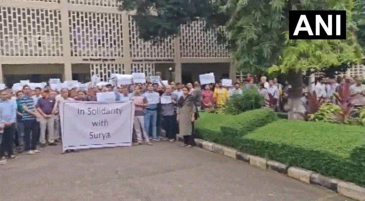 ANI's tweet photo. Mumbai, Maharashtra | IIT Bombay student suicide | IIT Bombay Faculty Forum stages a campus march to support Professor Suryanarayana Doolla, who has been suspended from the deanship of IIT Bombay.

(Picture Source: A student from IIT) https://t.co/junX3KSLZN