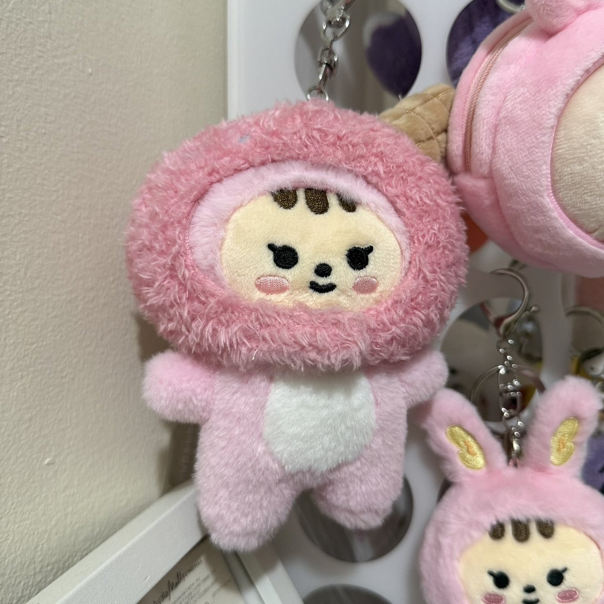 bin_cart's tweet photo. wts lfb ph #bin_cartsells

⭑ jjongtoram miniteen
✦ ice cream plush keyring
 ₱1,850 50% dop | ₱1.6k payo

✦ coin pouch keyring (unused)
 ₱1.4k 50% dop | ₱1.2k payo

✦ face plush keyring
 ₱1.4k 50% dop | ₱1.1k payo

tags yoon jeonghan toram seventeen

reply/dm if inch! https://t.co/EN8PMbEehx