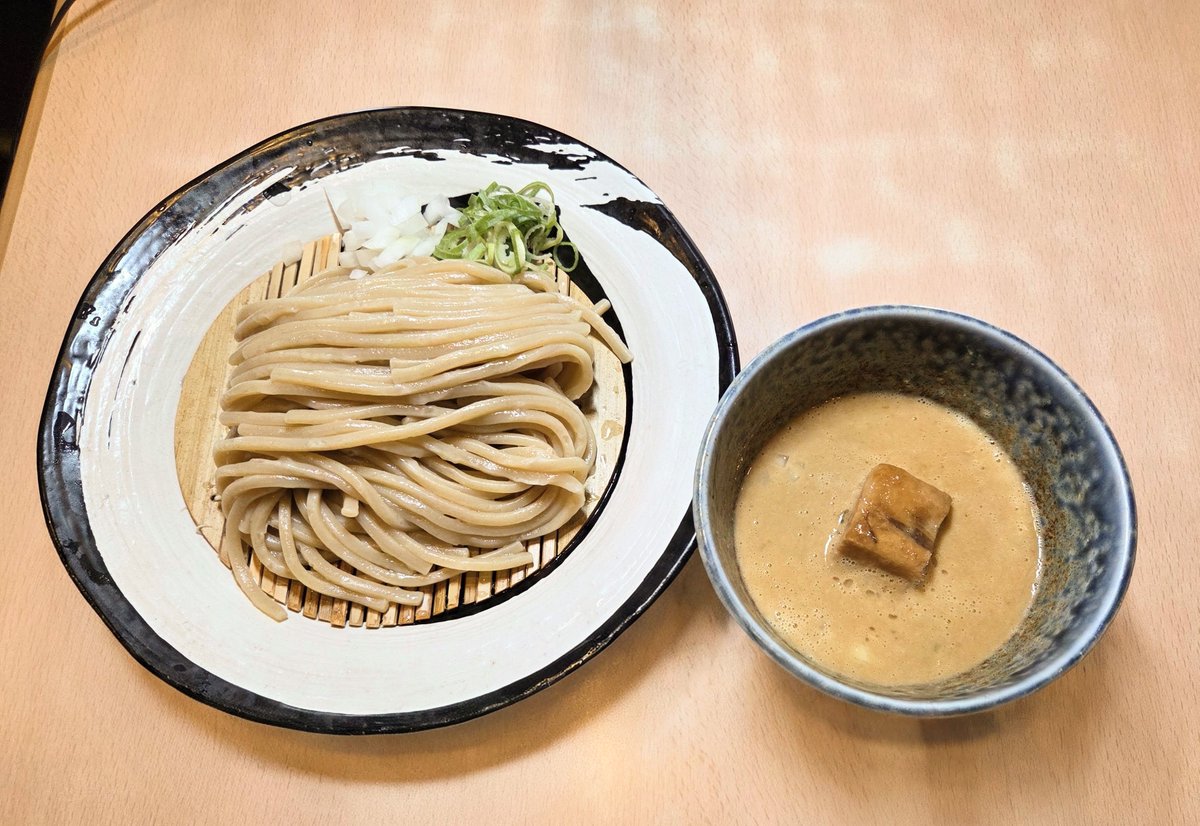 daitsukemenhaku's tweet photo. 続いては…
麺堂稲葉【10/10〜11】

『つけめんウルトラソウル2027』

激濃鶏白湯に今は本店メニューに無い
国産小麦麺を合わせた、一啜昇天のつけめんです。

このつけ麺を食べて
衝撃を受けた人は多いはずです！

#麺堂稲葉
#大つけ麺博
#ラー1GP
#ウルトラソウル https://t.co/cyyh2ff4S0