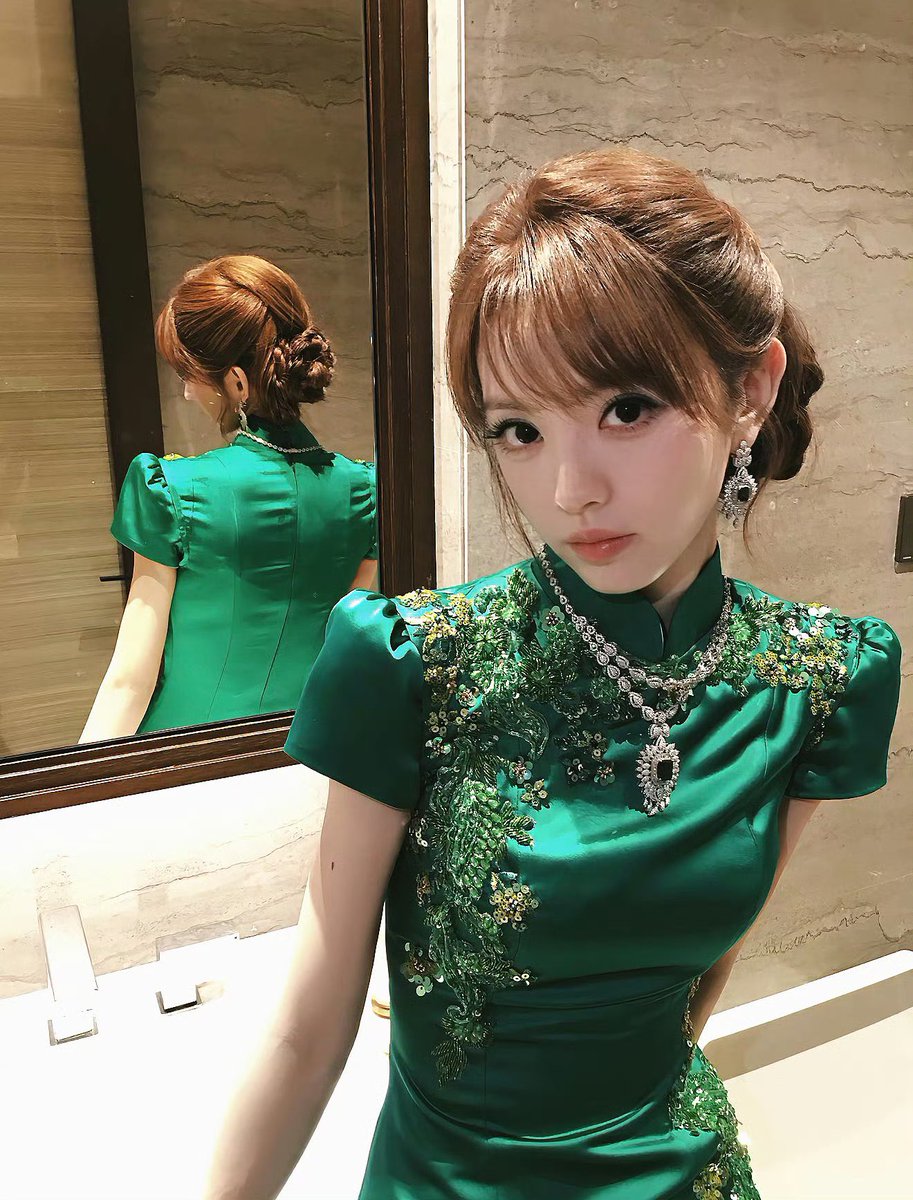 MyBaobeiG's tweet photo. หุ่นโคตรโซ๊ะ กี่เพ้าที่ปิดมิดชิดแต่โคตรโป๊โคตรเซ็กซี่สวยแพงหรูหราหมาเห่า เมื่อวานโคตรตะลึงวันนี้ยังไม่หายแพนิค พวกกลัวตูดมันจะอยู่ยังไง กุว่าจะเดรสก่อนวัยอันควรว่ะ🫠💚 https://t.co/XAsOBpQmAP