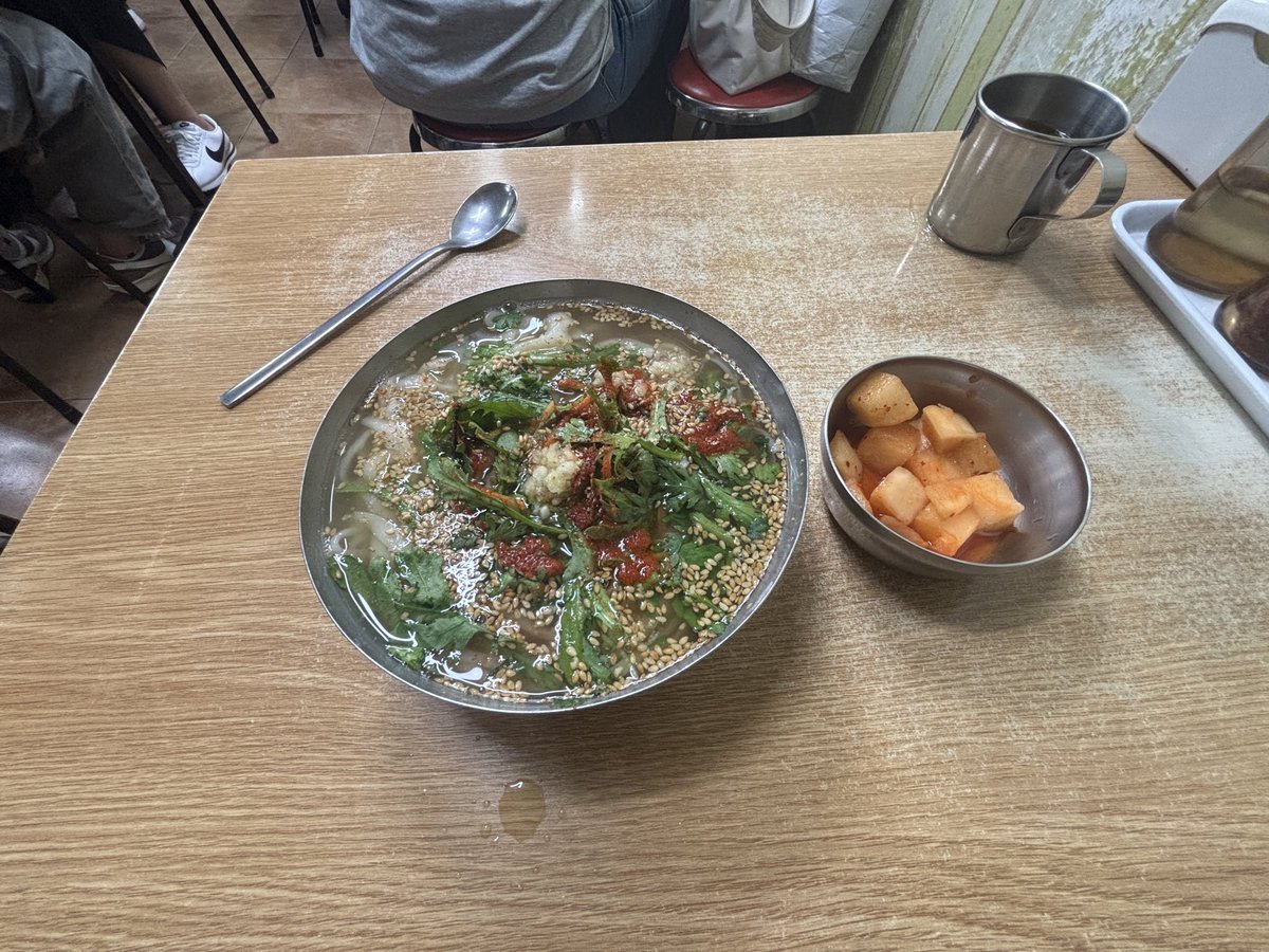tokyospitz's tweet photo. 釜山に移動

연의양과　デザートショップ
Google4.8の人気店
季節のフルーツかき氷　今はモモ　2,300円
ウマイ😋1人では少し多い
エッグタルト　400円
ウマイ😋少し高いかな

機張ソンカルグクス
ソンカルグクス　800円
うどんやねこれ。スープ最高にウマイ😋
今度は冷麺をリピートしたい https://t.co/cZX2SgpxQp
