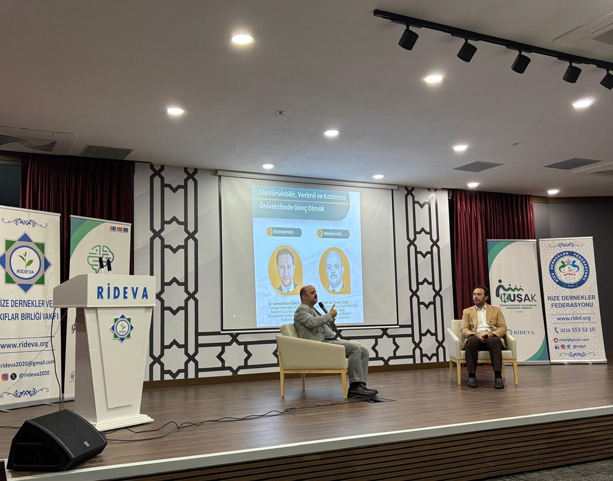 Kusak2026's tweet photo. İkinci panelde  Prof. Dr. Faruk Taşcı moderatörlüğünde “Sürdürülebilir, Verimli ve Katılımcı Üniversitede Genç Olmak” konusu ele alındı. Oturumda Dr. Cemalettin Kömürcü’nün deneyimleri eşliğinde verimlilik, katılımcılık ve toplumsal sorumluluk kavramları değerlendirildi. 🎓 https://t.co/gc5j83IuKI