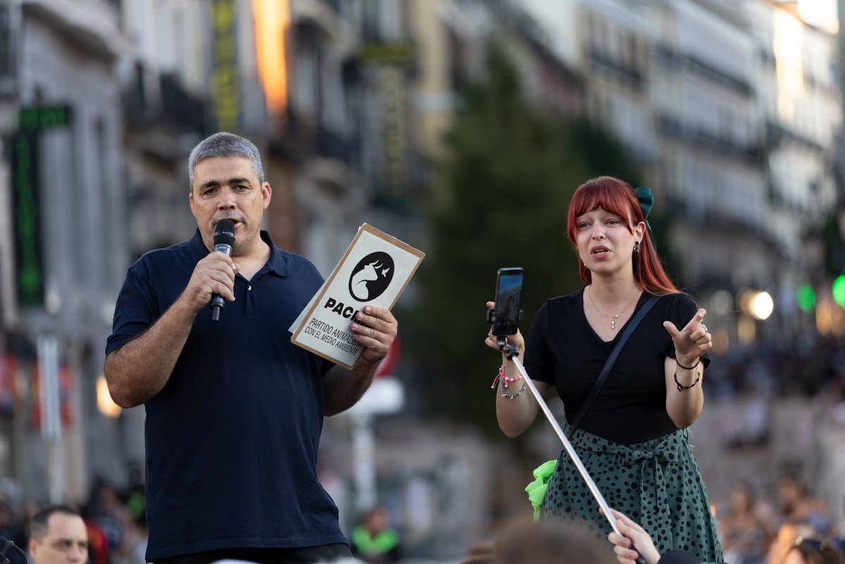 PartidoPACMA's tweet photo. 💚 ¡Mires donde mires, siempre encontrarás el #VERDE!

Este sábado Madrid se tiñó de verde con Misión Abolición ✊

GRACIAS a las miles de personas que apoyaron, un año más, la manifestación antitaurina más grande del país. 

Nos honra y enorgullece poder reunir a tanta gente en favor de los animales. 

No nos olvidemos nunca: los buenos, los compasivos, los coherentes y los empáticos SOMOS MÁS.

#MisiónAbolición #tauromaquiaabolición #Madrid