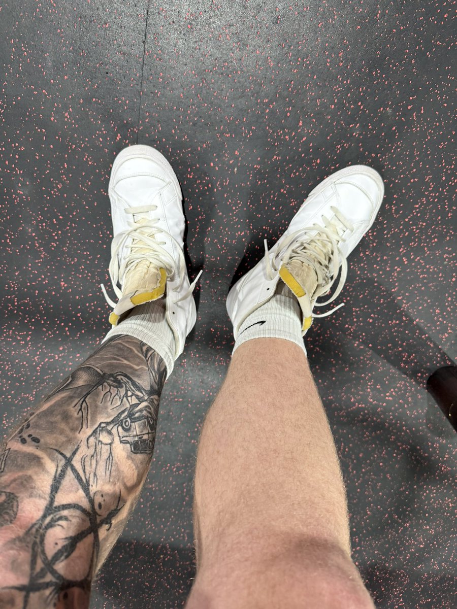 Brixenman's tweet photo. Day 3 of wearing these socks. 

1 night out, 2 gym sessions. 3 days worn total after today. 

Who wants em? Dm me with price 😏 https://t.co/ab7vjfAtz5