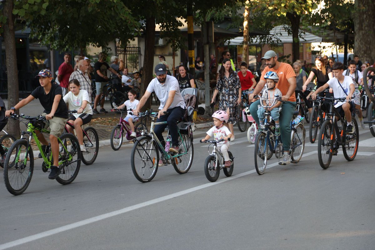 eubih's tweet photo. We marked #MobilityWeek in #BanjaLuka at the "Two wheels are enough" cycling event!🚲
The theme #MobilityForEveryone showed how cycling & other sustainable transport modes can bring together different areas & generations & promote healthy lifestyles✅
ℹ️ https://t.co/q1t8HYDYFK https://t.co/RkfAhbMcQP