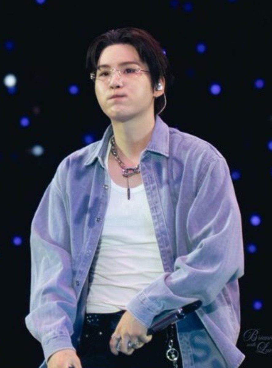 sakinayoongi's tweet photo. This specific genre of Yoongi concert pics <3 https://t.co/d5gnNYXp3B