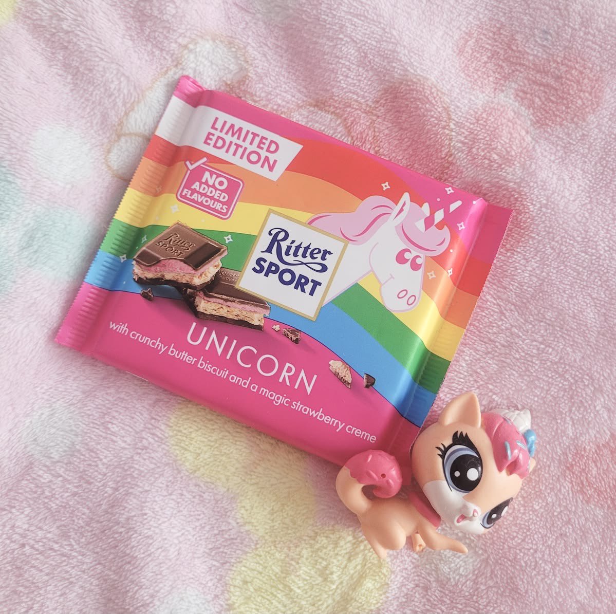 aeriflvr's tweet photo. a unicorn ritter sport chocolate will heal me rn 🦄 ♡ https://t.co/o97IQb3rbh