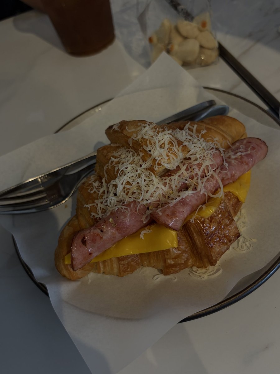 cmmena_'s tweet photo. ฮาวทูถ่ายรูปของกินแบบเจนซี ปรับแสงลงต่ำให้โดยรอบมืดๆ เฟดลงให้มีมู้ดประมาณนี้ พอได้มุ้ยย55555 

มาแชร์กันๆ ถ่ายรูปของกินแบบเจนซี https://t.co/S2UPvns9p8
