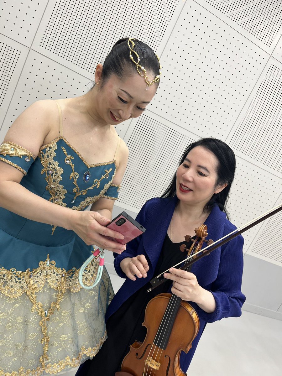 hiyoko_bbc's tweet photo. 生徒が撮ってくれた！
撮った写真確認してるところ！ https://t.co/CTotY1wuBa