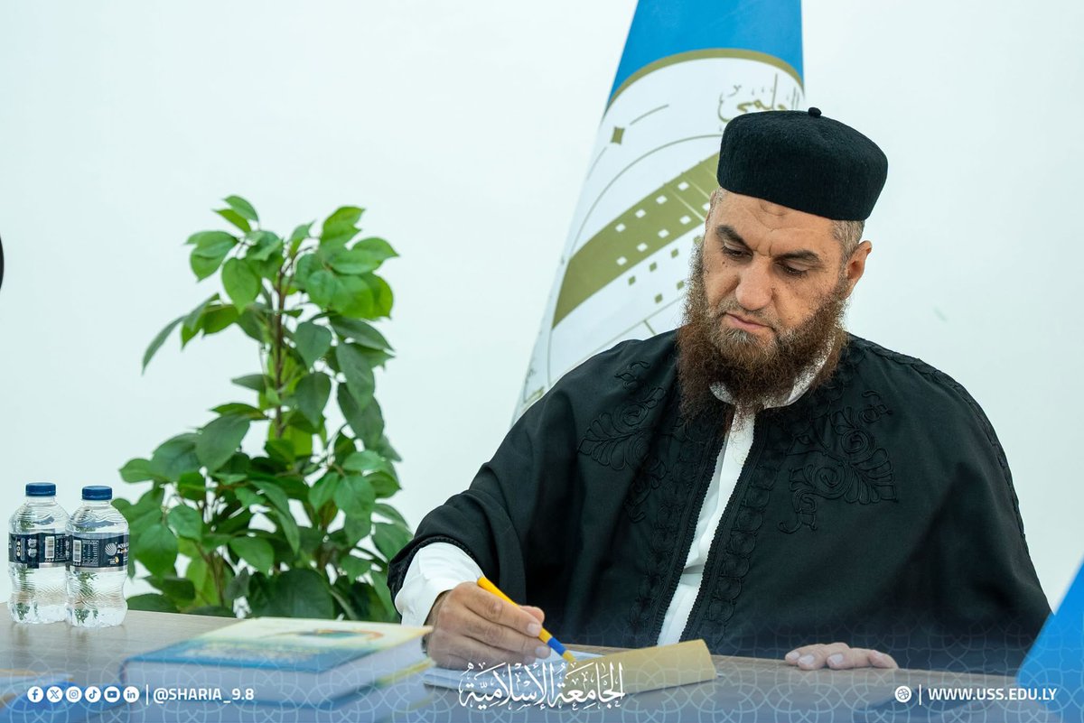 sharia_9_8's tweet photo. جولة #رئيس_الجامعة_الإسلامية لمتابعة سير المقابلات الشخصية للمتقدمين ل��التحاق بالجامعة الإسلامية، والاطلاع على مجريات العمل وجهود اللجان في تنظيم واستقبال المتقدمين.

ولا يزال #التسجيل_مستمرا، والفرصة متاحة للراغبين في الالتحاق بالجامعة.
رابط التسجيل:
https://t.co/mOav0XZ77u https://t.co/ZxnvHlItc3