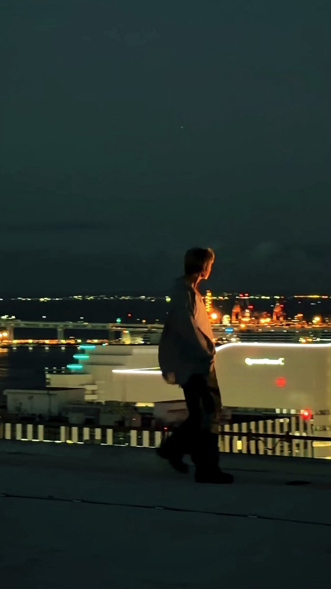 1992inlove's tweet photo. #TABI_SongForYouMVSpoiler2
#CHANYEOL_TABl
#CHANYEOL_旅 https://t.co/TNY4qVPjpQ