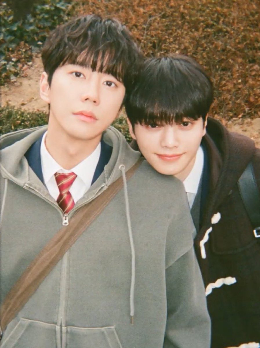 junyoungies's tweet photo. lee junyoung’s ✨boyfriends✨ collection!! 🤫 https://t.co/wPOfXsGyKR