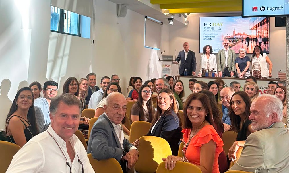 SomosFundMAS's tweet photo. Jornada de HR Day Sevilla 2026 en Fundación MAS organizado por @TEAEdiciones donde profesionales de Recursos Humanos se dieron cita para analizar cómo la evaluación psicológica y las nuevas tendencias están transformando el sector desde la visión académica y la práctica real. https://t.co/xb1QeE5khK