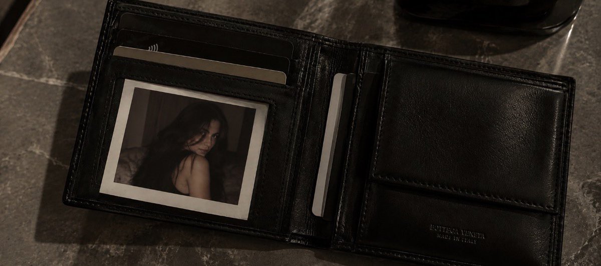1leio's tweet photo. I want to be in someone’s wallet. https://t.co/96twkUgWGK