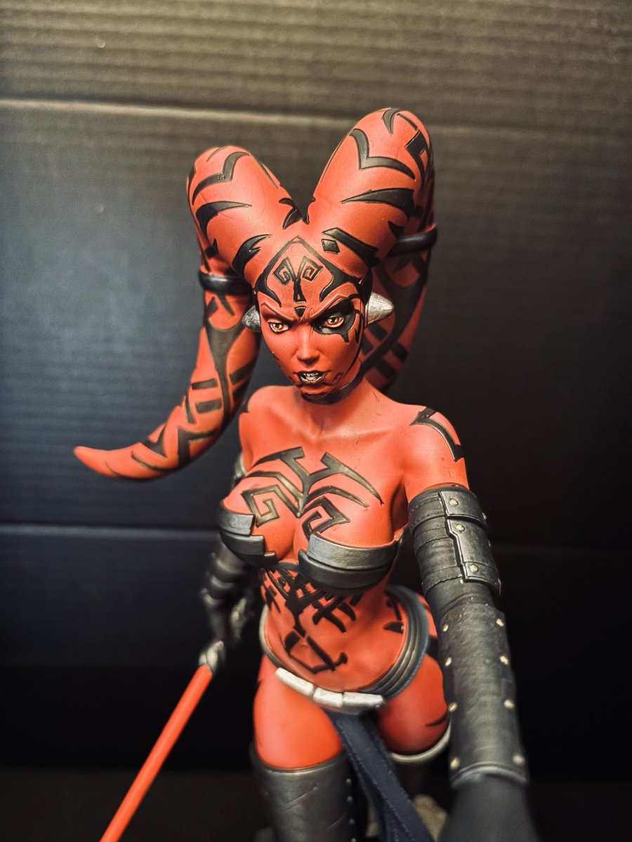 ArtiStiKnstuff's tweet photo. Darth Talon with magnetic, interchangeable heads. The lightsaber glows with UV light and painted with various acrylics.
#darthtalon #starwars #3dprinted #custompainted https://t.co/DFhiouWkYz