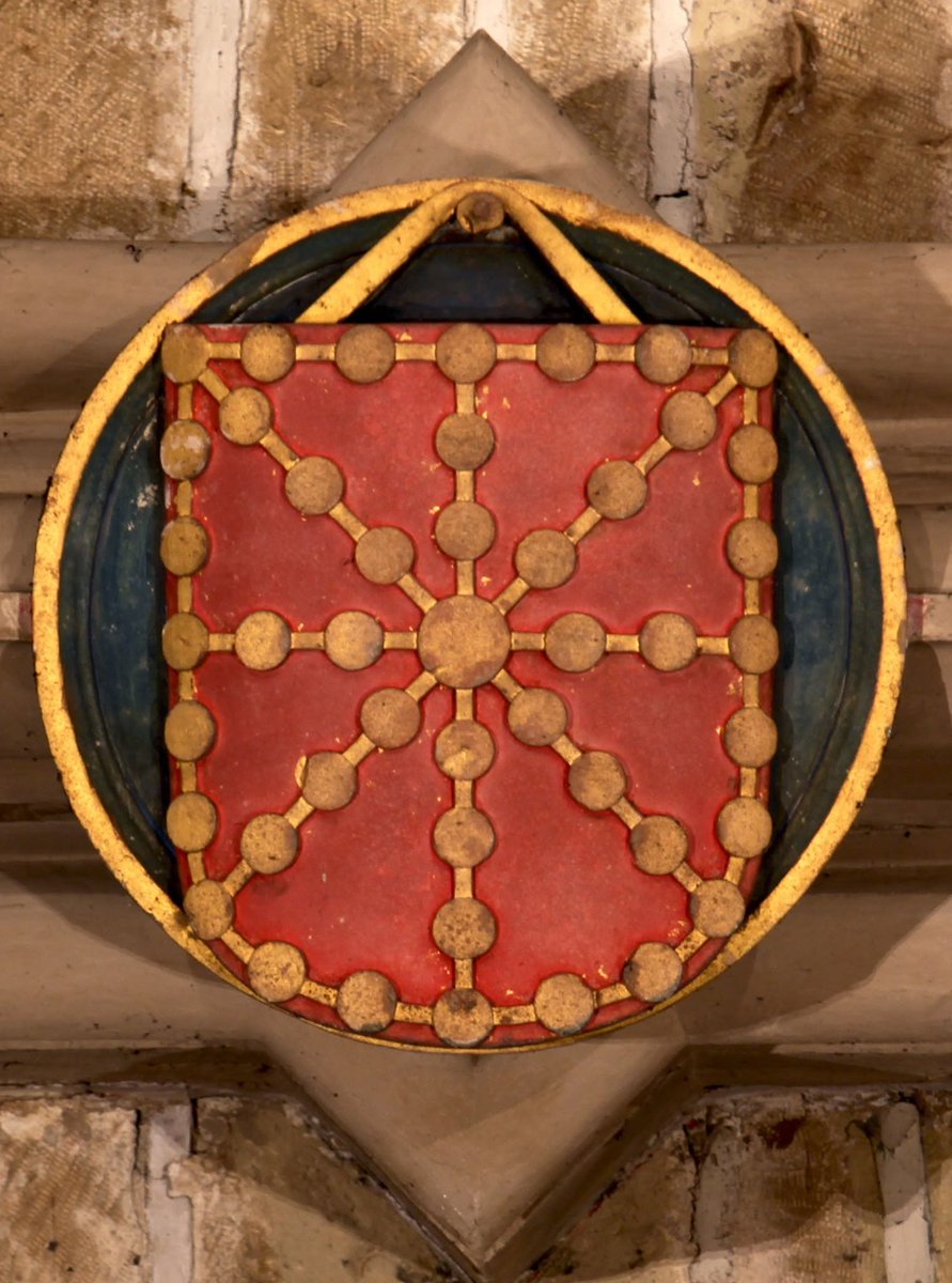 mikel_zuza's tweet photo. Nada,  que se conoce que el carbunclo pomelado y sin corona es un invento de  Bildu, que viajaron en el tiempo hasta, por dar un solo ejemplo, 1335, y  lo tallaron en la bóveda del refectorio de la Catedral de Pamplona... 🤦‍♂️ https://t.co/sIdMWVygfM