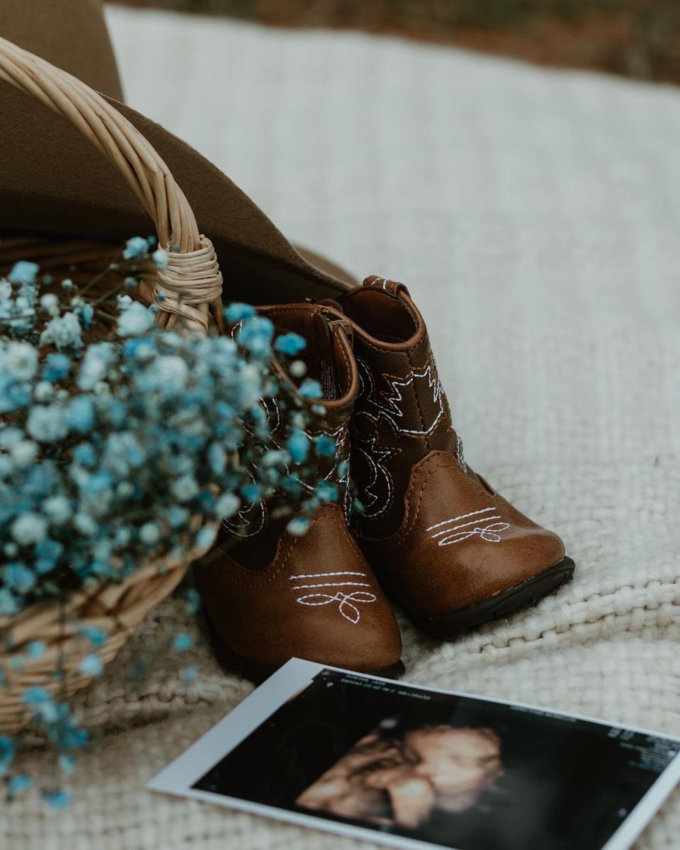 CaitDykstra's tweet photo. a cowboy is coming… #babydykstra https://t.co/7qePTvEj0y