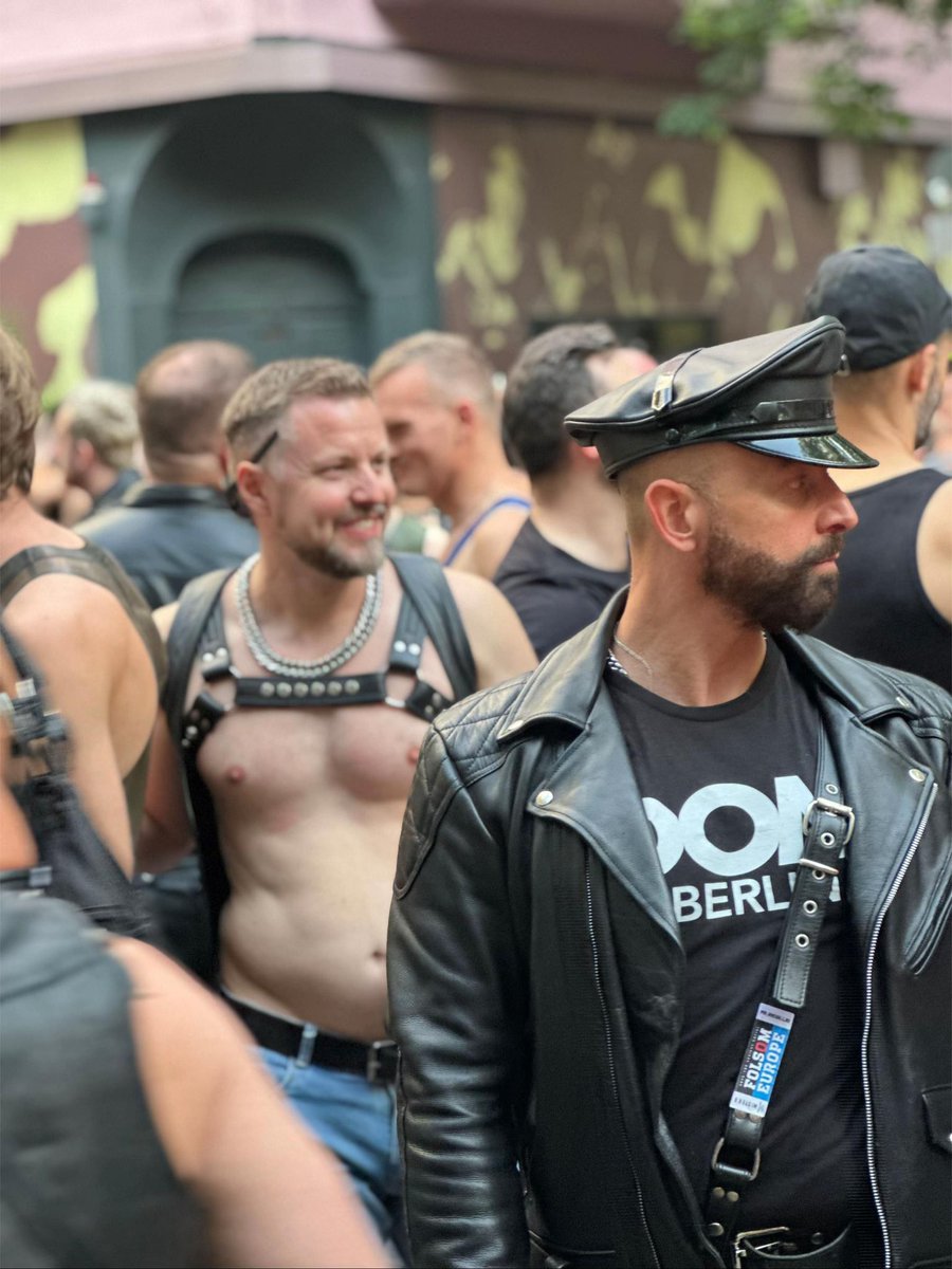 twxc101's tweet photo. I’m looking for someone who is genuinely drawn to a consensual Master/slave dynamic and understands that submission is about far more than simply following orders.

#leathermaster #leathermuscle
#rubbermuscle #worshipmaster #gayleather #gaystud #gayrubber #gaymuscle #gaybulge https://t.co/hTg04YYnTw