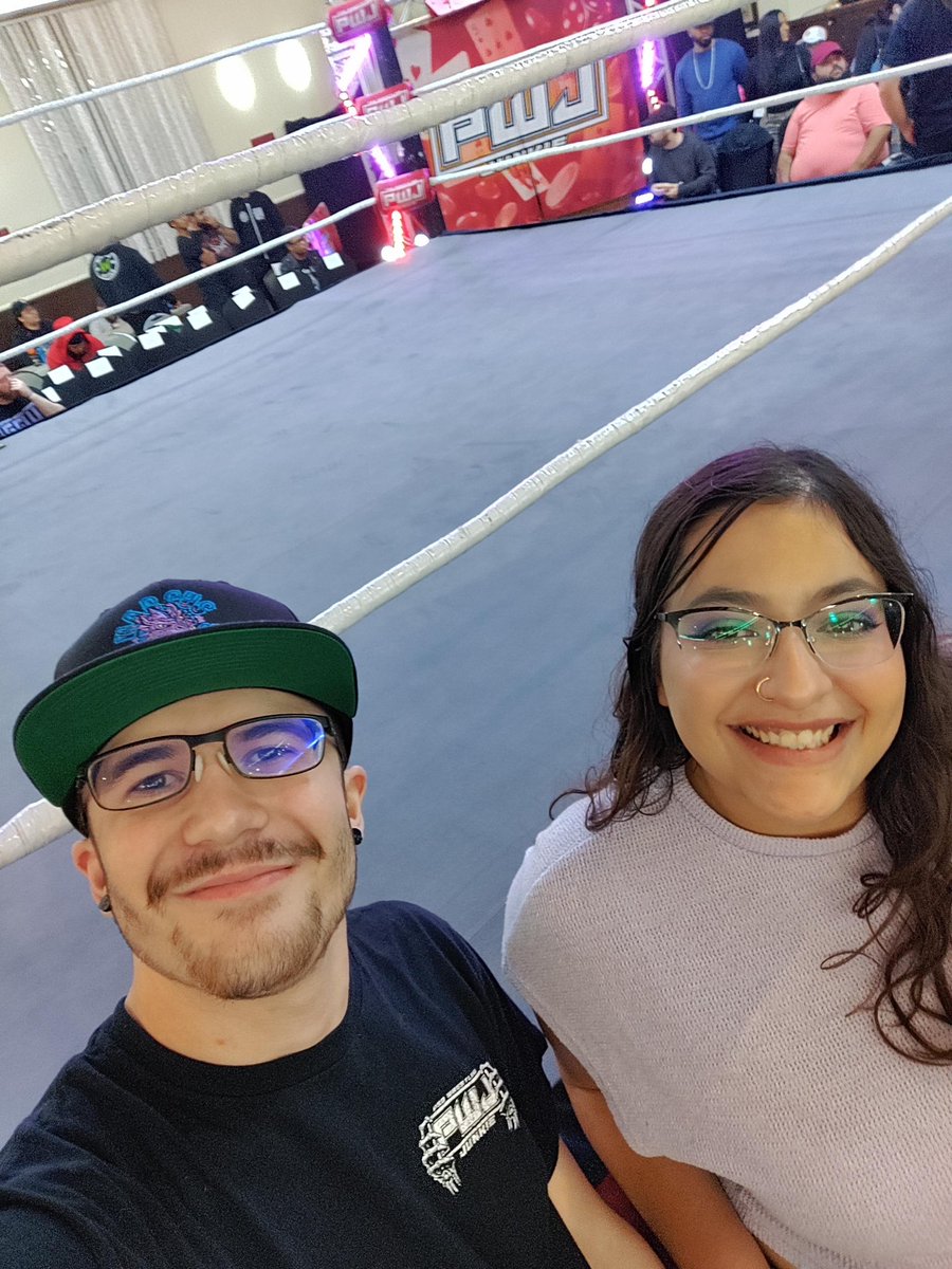 kneegoblin's tweet photo. First @PWJCARDS show in the books! I am exhausted but I had so much fun! Thank you everyone for having me and hanging with me! https://t.co/Y3Stgm0A9v