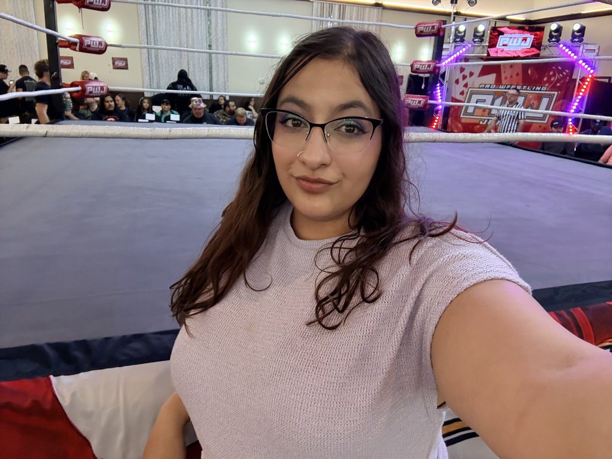 kneegoblin's tweet photo. First @PWJCARDS show in the books! I am exhausted but I had so much fun! Thank you everyone for having me and hanging with me! https://t.co/Y3Stgm0A9v