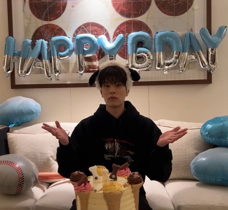 ksmcrave's tweet photo. 26 years ago today, Kim Seungmin invented being born. https://t.co/nUoBI3pUFO