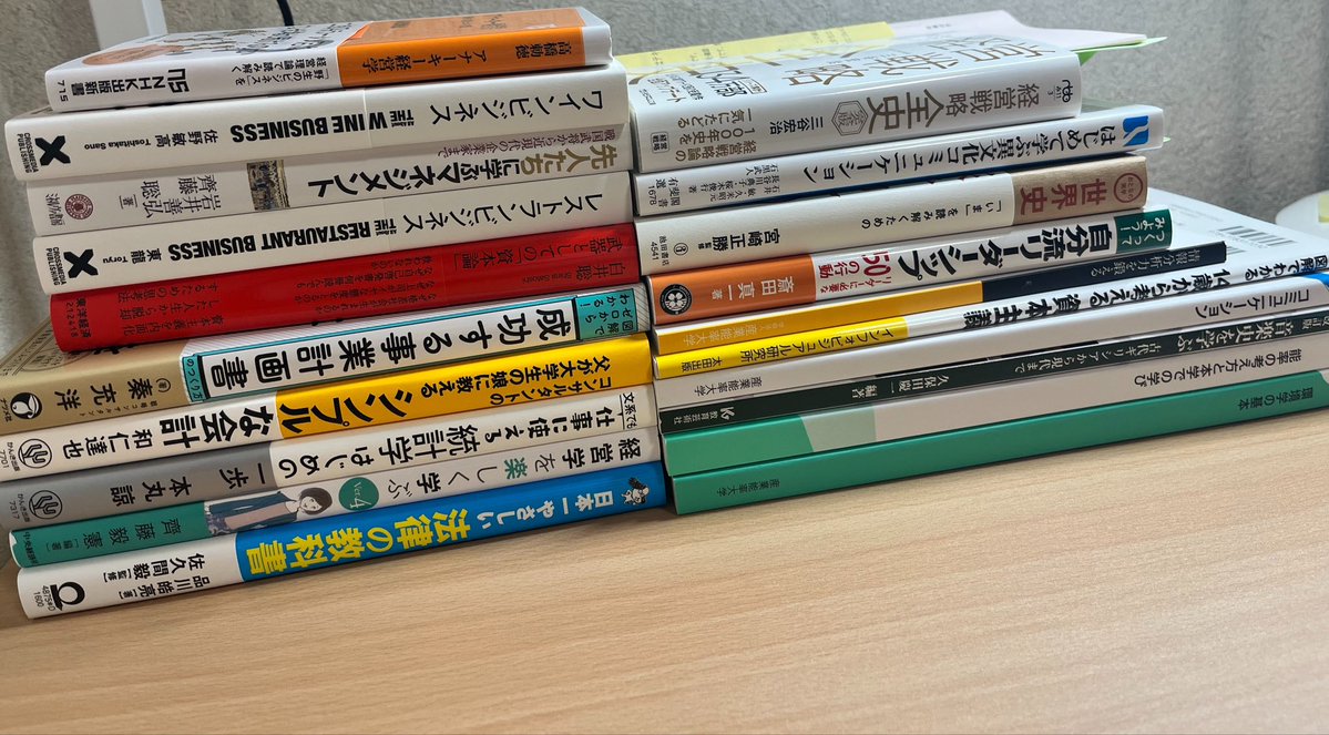 s_2610_n's tweet photo. そして、早速今日11月のスクーリング予約完了！先週教材が届いたばかりでまだまだこれからだけど頑張るぞ〜✊ https://t.co/JSUZyA1tUs