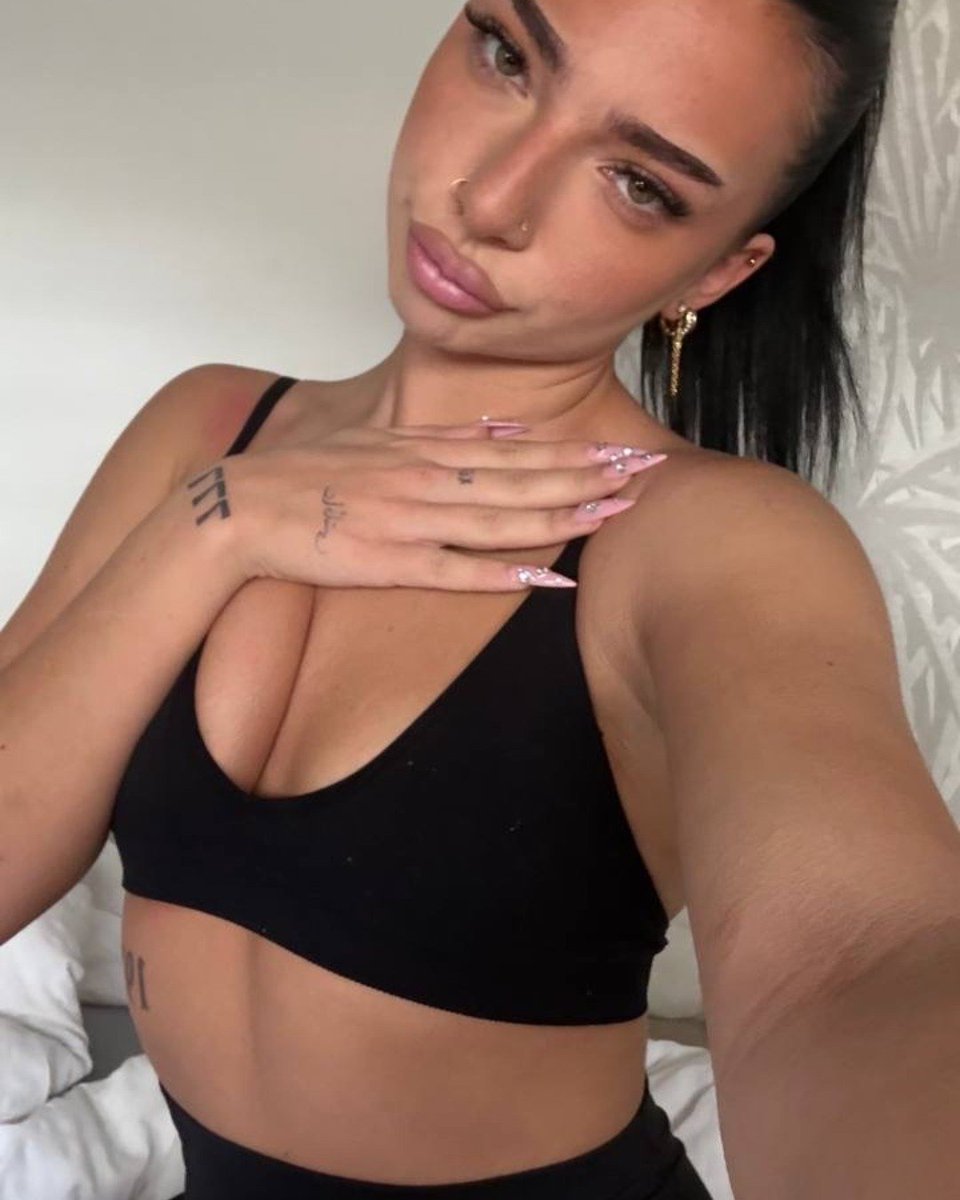 Lauraaxpnc's tweet photo. Joyeux lundi à vous 🫶 et fructueuse semaine ✨💋
#lundimotivation https://t.co/haUCmPxIcF