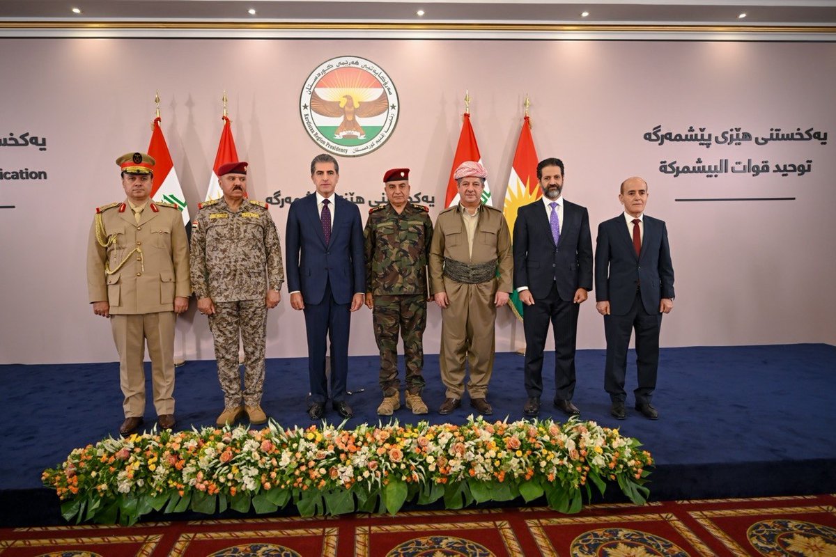 Kurdistan's tweet photo. Prime Minister Masrour Barzani today attended a ceremony marking the unification of the Peshmerga forces, held at the Kurdistan Region Presidency in Erbil.

https://t.co/MhGHH57mEN https://t.co/YZ388PKyob