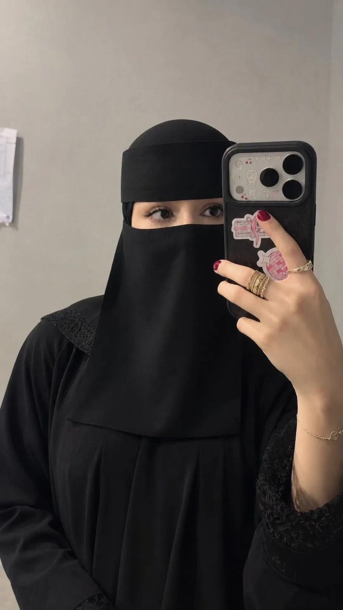 Jiha58's tweet photo. اسعد الله اوقاتكم بكل خير لايغركم الايفون ترا مو تبعي😁 https://t.co/iT6xfYMF44