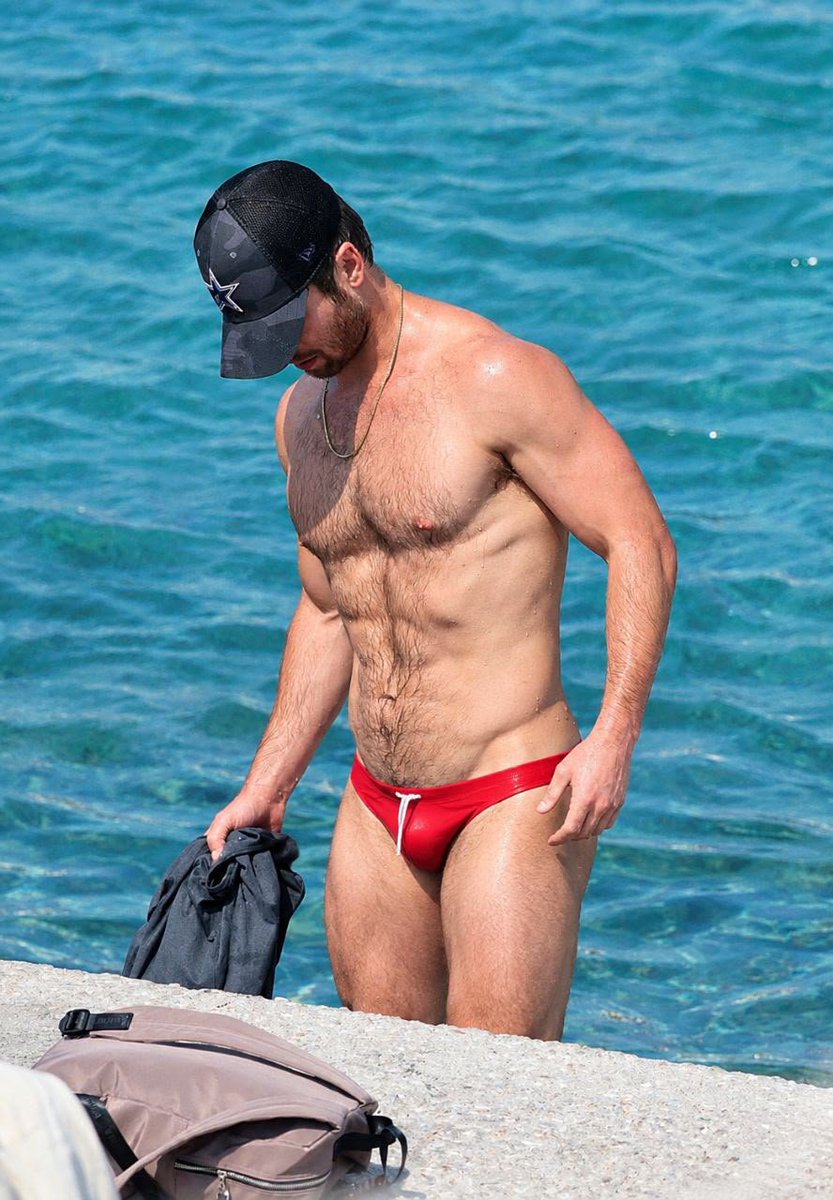 Emmy_jay231's tweet photo. Glen Powell Goes Shirtless During Yacht Day in Mykonos. https://t.co/AHuLQv26IU
