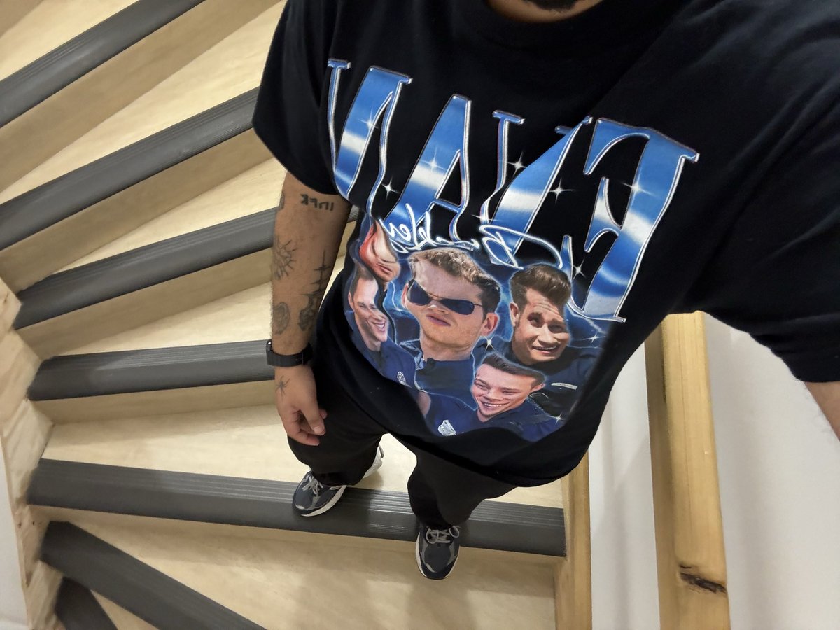 aristosbuck's tweet photo. ootd #fanboy https://t.co/sHUYyYbDYf