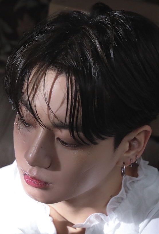 crumblejkook's tweet photo. his pretty scar ⋆⭒˚.⋆ https://t.co/ATVUqDVRQI
